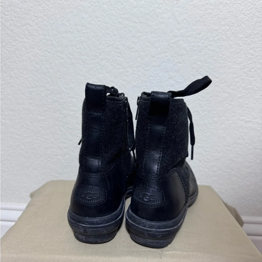 UGG Women's/Girls Hapsburg Laces & Zipper Black Leather Boots - Size 5.5